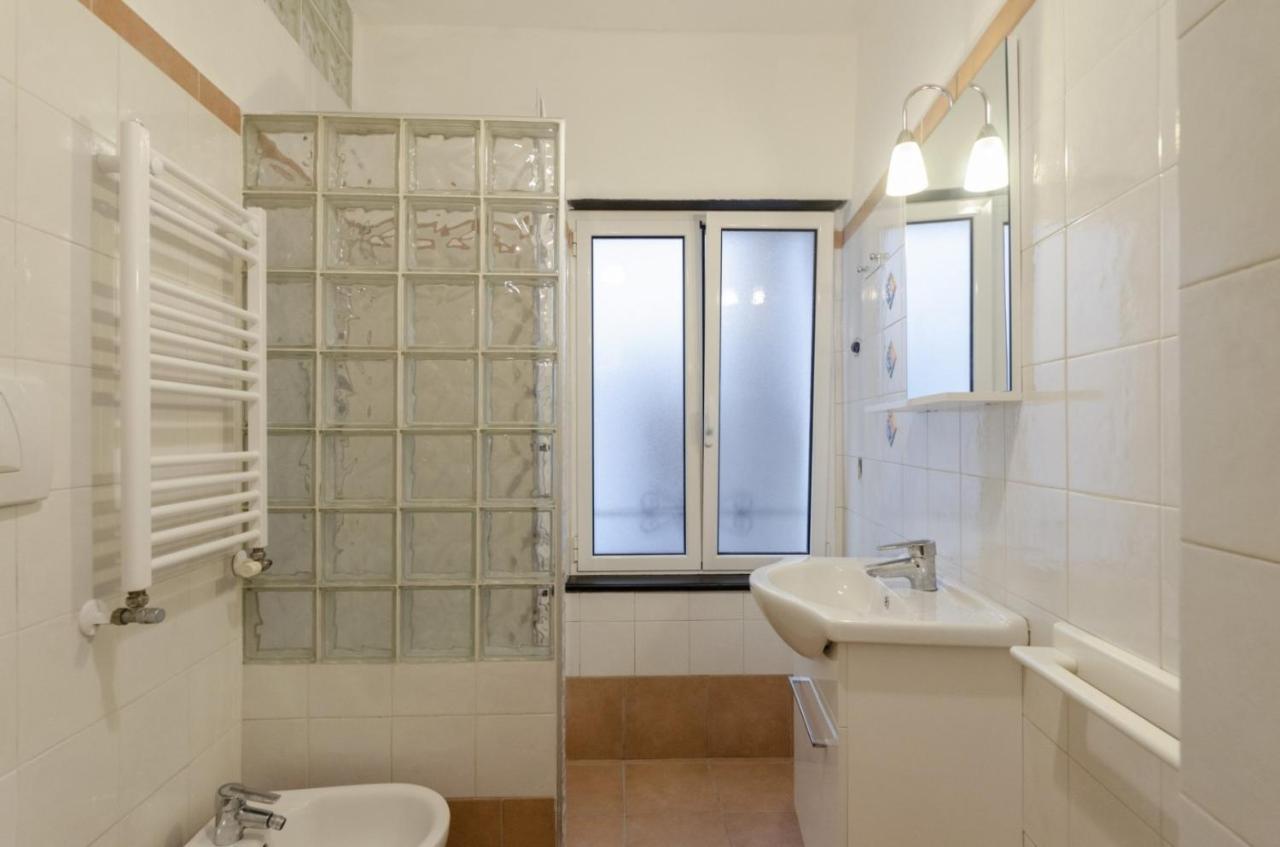 Joivy Warm Family Flat For 9, Near Porto Antico Apartment Genoa Exterior photo